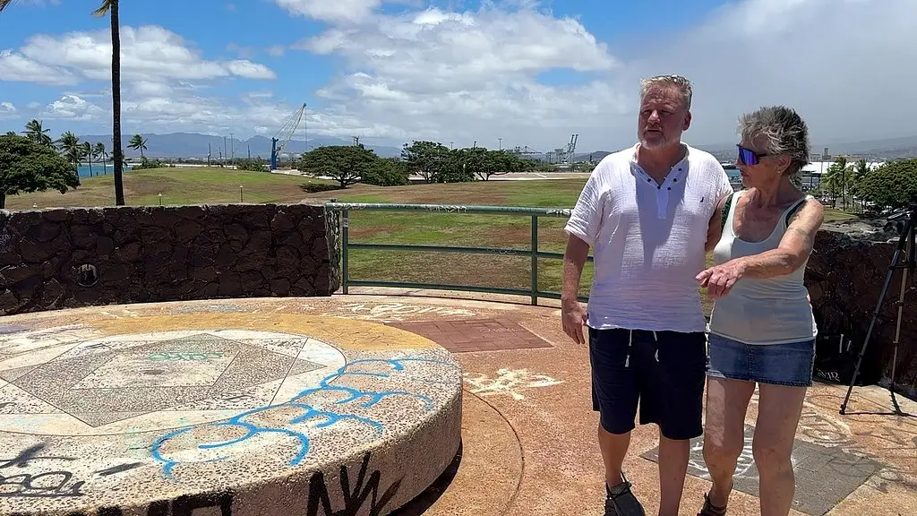 sucking and fucking a gentleman i just met - outdoors in hawaii