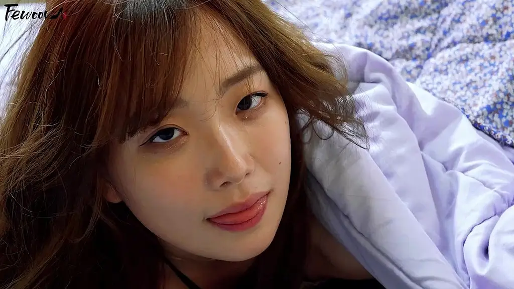 korea - my friend s little sister gets wet from sucking toes