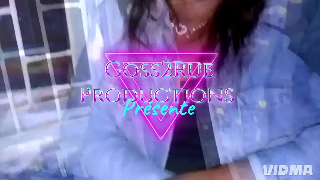 une bonne cougar bien rodee se fait sucer la chatte par son voisin