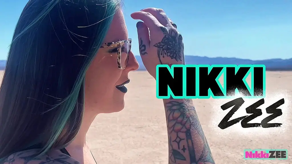 goth girl desert strut