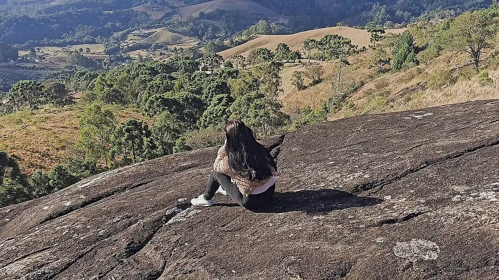 marido nao quis acompanhar a esposa ate o mirante, entao eu o guia de turismo fodi sua bunda gostosa