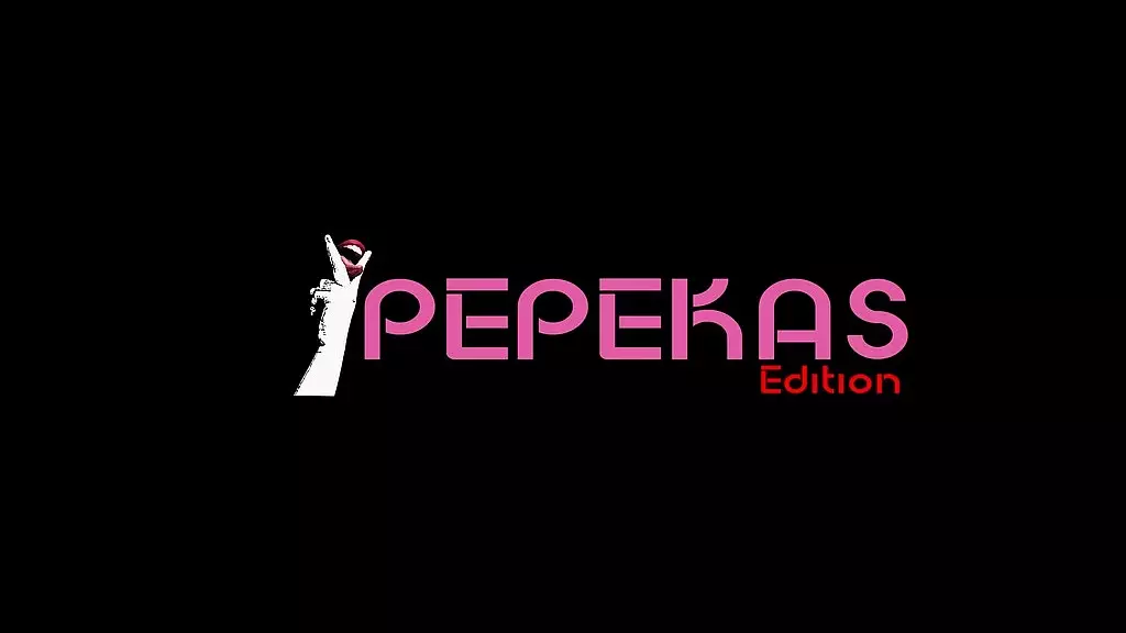 недовольная рыжая цыпочка