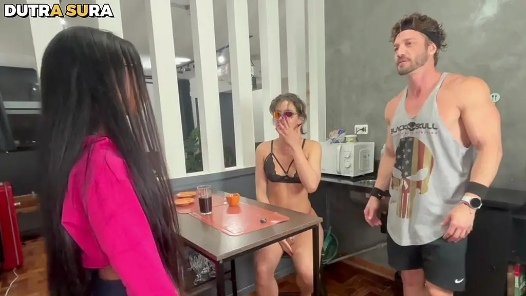 meuirmao safado fode eu e minha amiga com seu pau grande e gostoso - minha amiga gozou duas vezes no pau dele