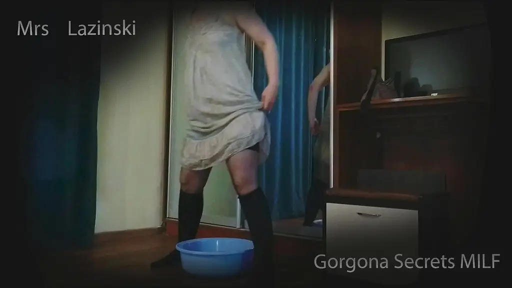 this milfa felt the trick with her holes, but it was too late.