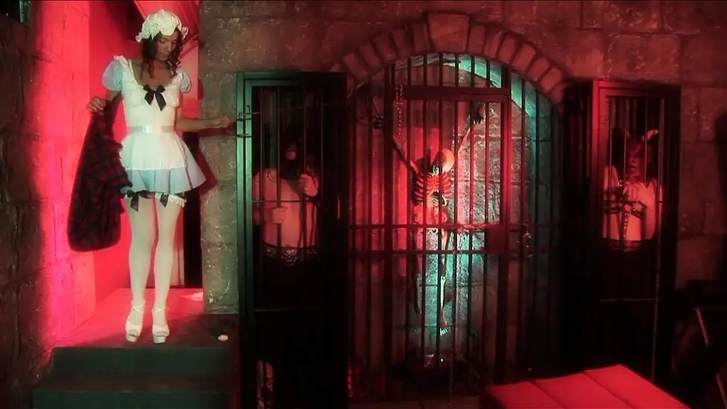 lucy has anal and takes a load on her face in the dungeon