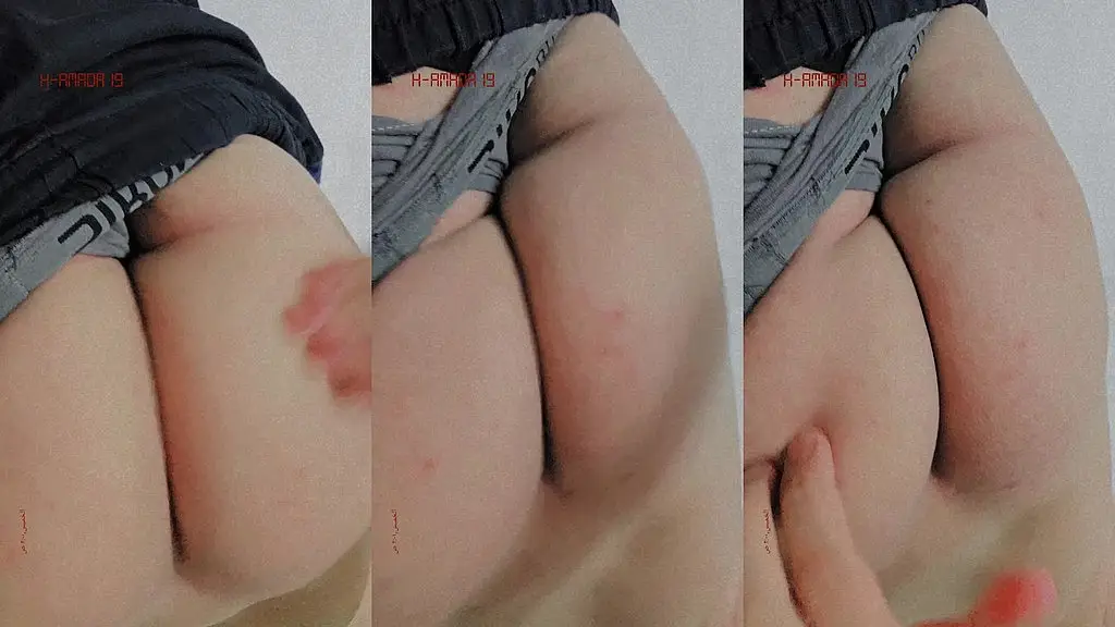 hot white bottom showing his smooth ass مين حاب يلحس طيزي