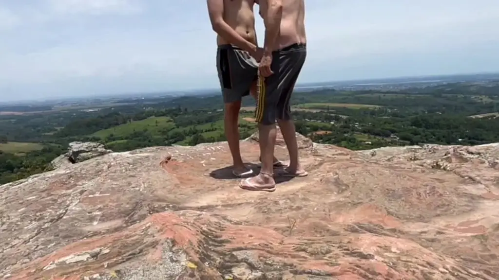 ganhando leite do papaizao na trilha.