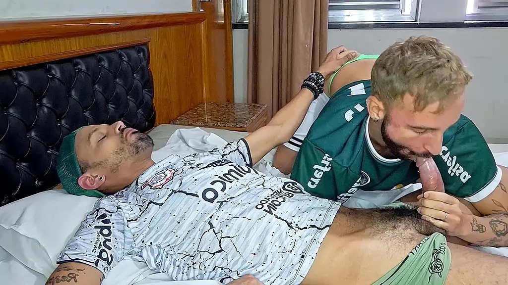 video novo - mlk palmeirense levando pica no cuzinho e leite duas vezes pra ver se vira homem - foda completa