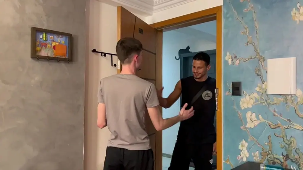 me contrataram pra dar aulas particulares mas acabei comendo meus alunos.