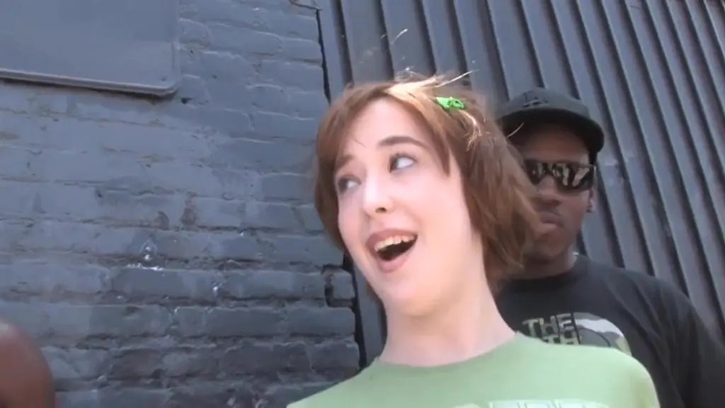 goofy white girl goes to the hood and drains all the homies dry