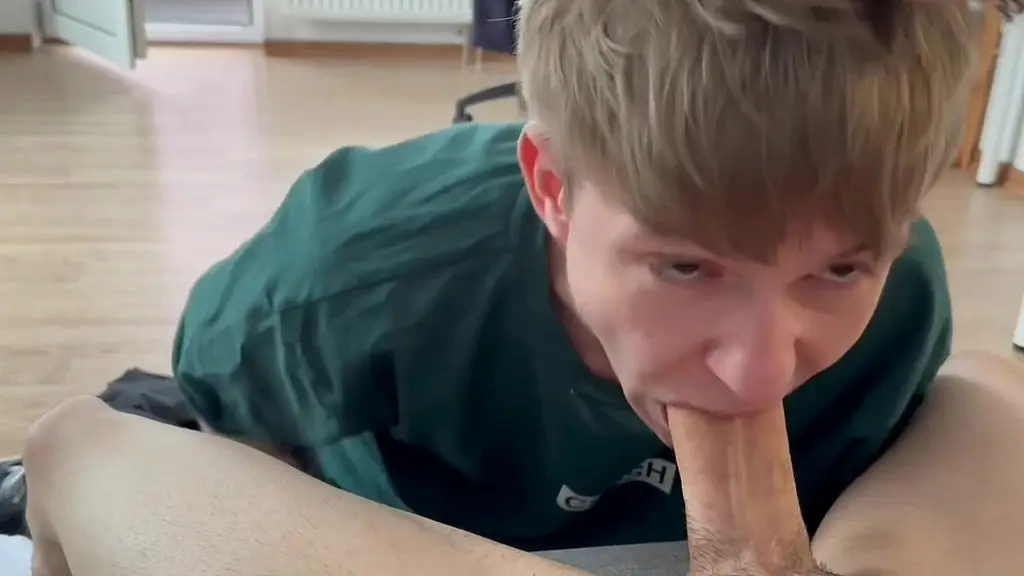 offered a blowjob to a friend and he agreed, sucked and brought him to orgasm