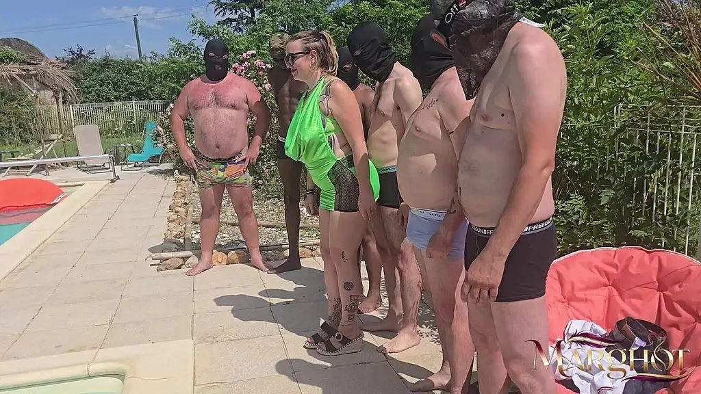 j ai fais venir 20 mec autour de la piscine de l ile des plaisirs, des black des blanc , des gros des maigres