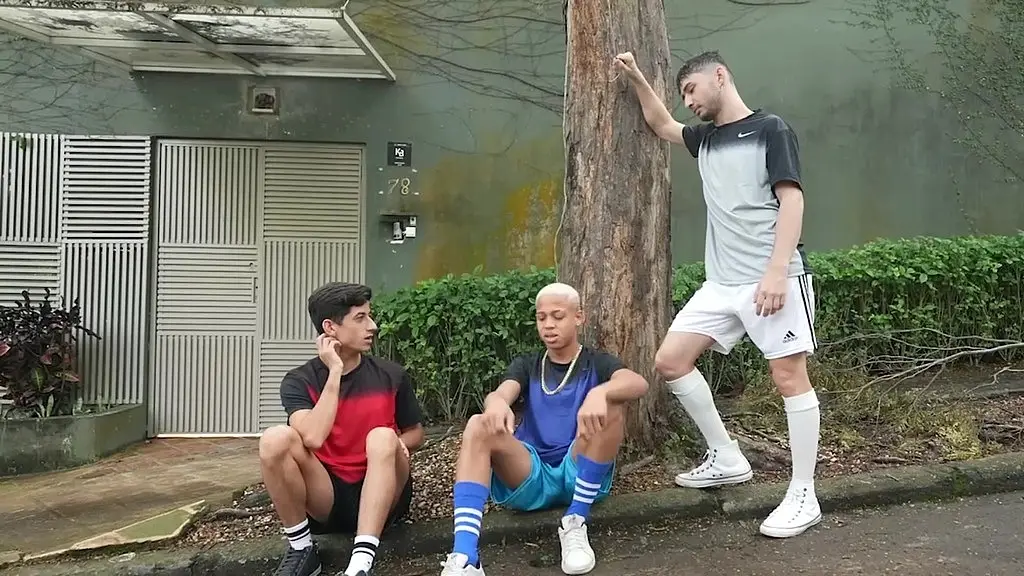 depois da pelada, levei o atacante pra casa pra fazermos uma putaria.