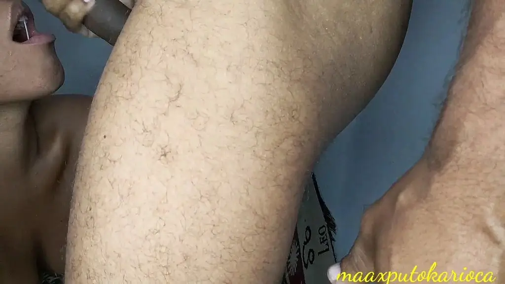 safadinha seduziu e levou leitinho na boca .