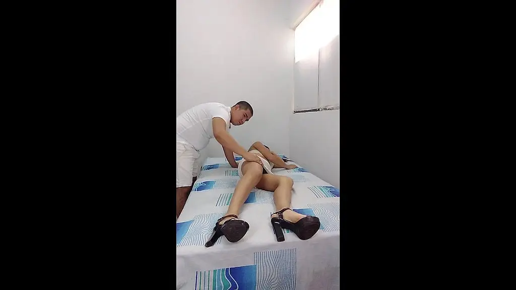 sexo casero con mi hijastra virgen de 18 anos