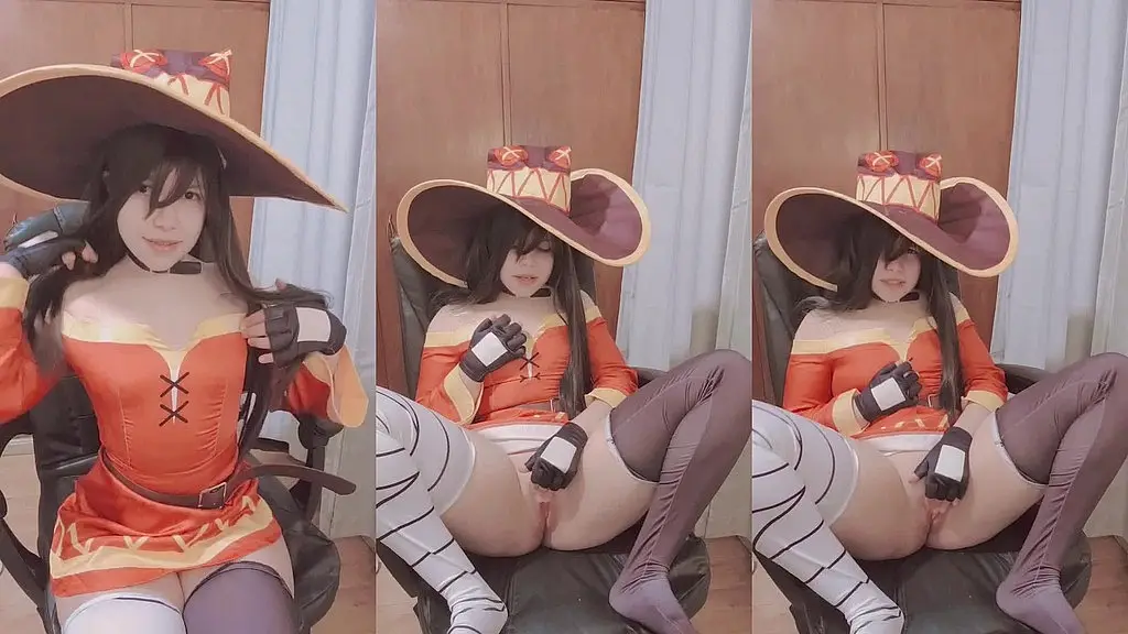 megumin masturbating!