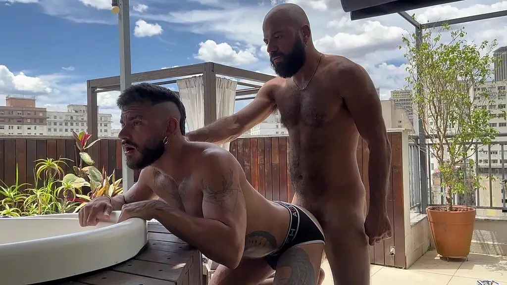 cara peludao fudendo gostoso rabo de passivo tatuado