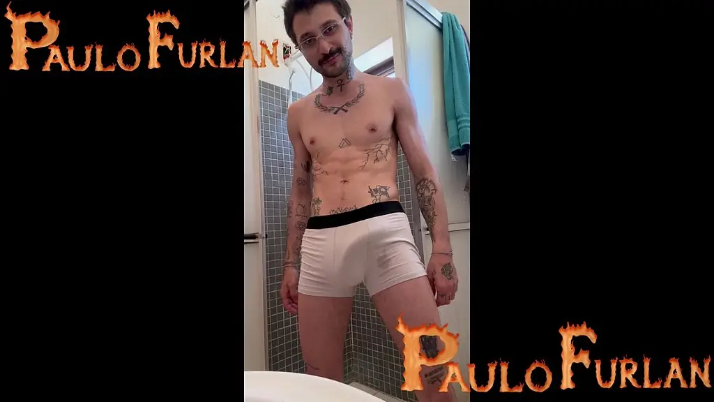 batendo uma no banho