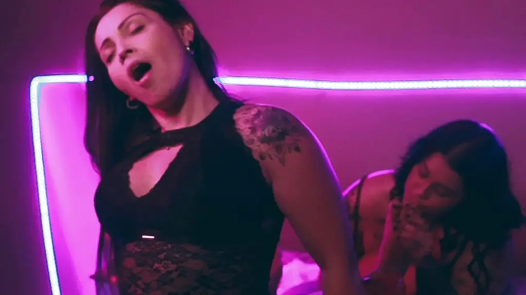 dirty girls are ready to tease you with their feet