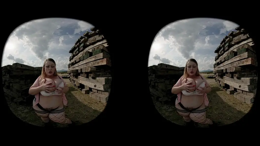 blushtv - bunny de la cruz brings you lunch