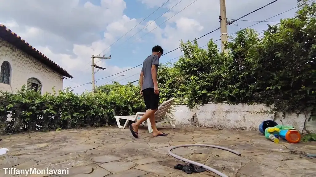 madrasta seduz enteado , entiado coloca duas maos no cu e fica assustado