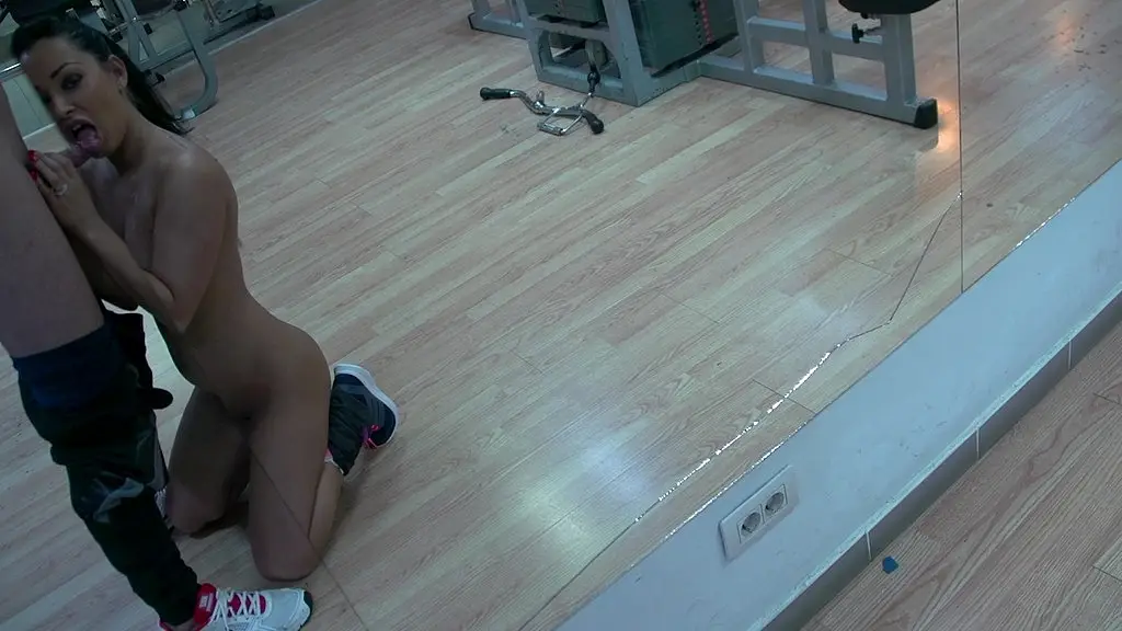 blow job at the gym with rosalina love