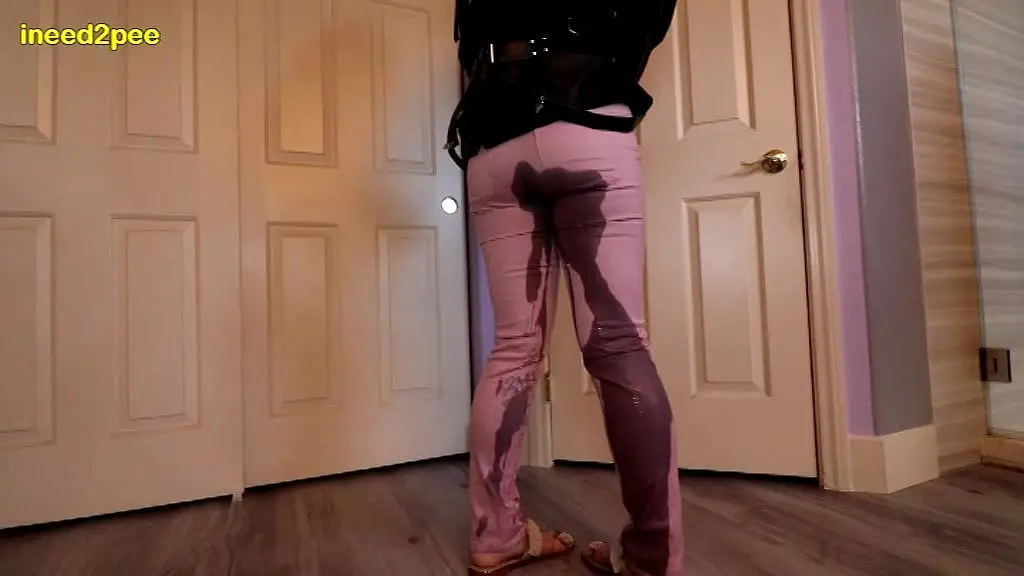 harlow west vs straitjacket epic pants pissing