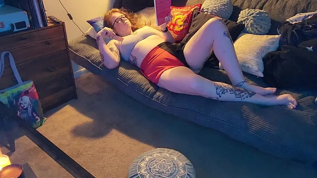 fingering while reading smut