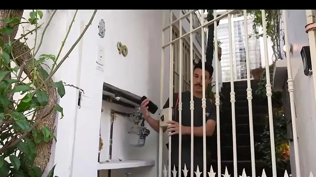 putinha leva rolada grossa no cu ao ser assaltada.