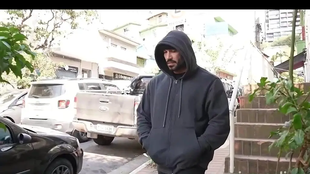 putinha leva rolada grossa no cu ao ser assaltada.