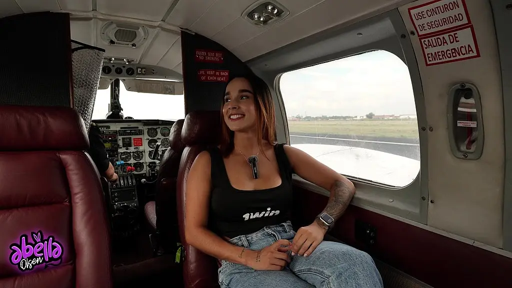colombian model fucks her assistant on a private jet while the pilot sees!