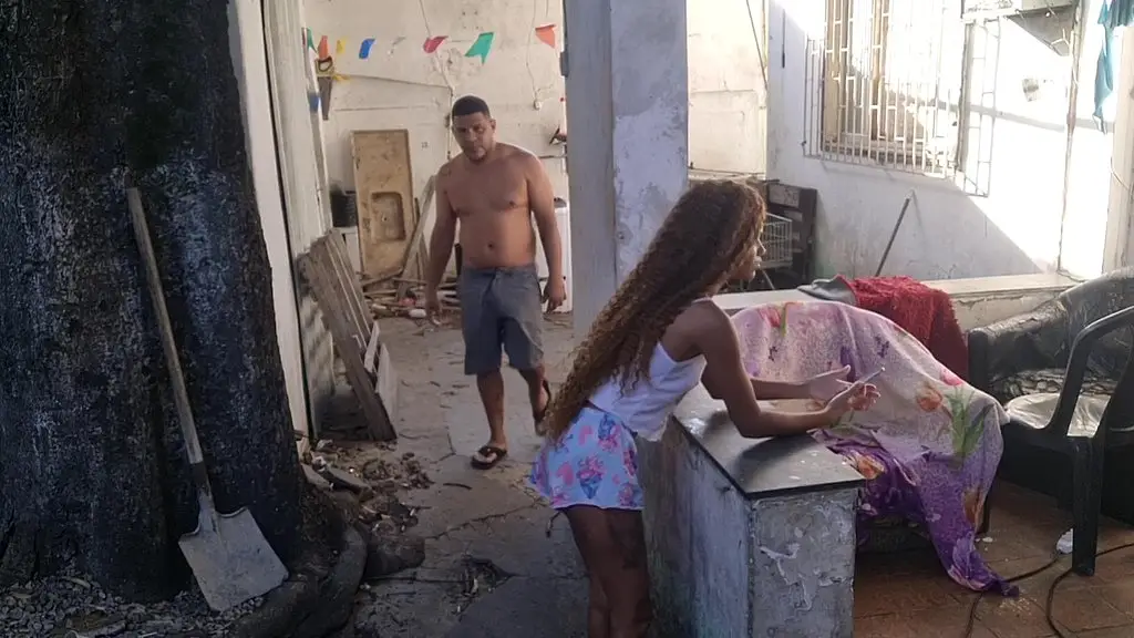 e isso que acontece quando eu e minha enteada ficam sos.