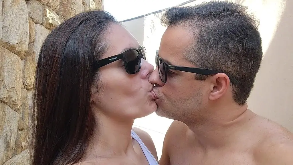 beijos molhados e varias cuspidas na boca - fetiche de cuspir na boca