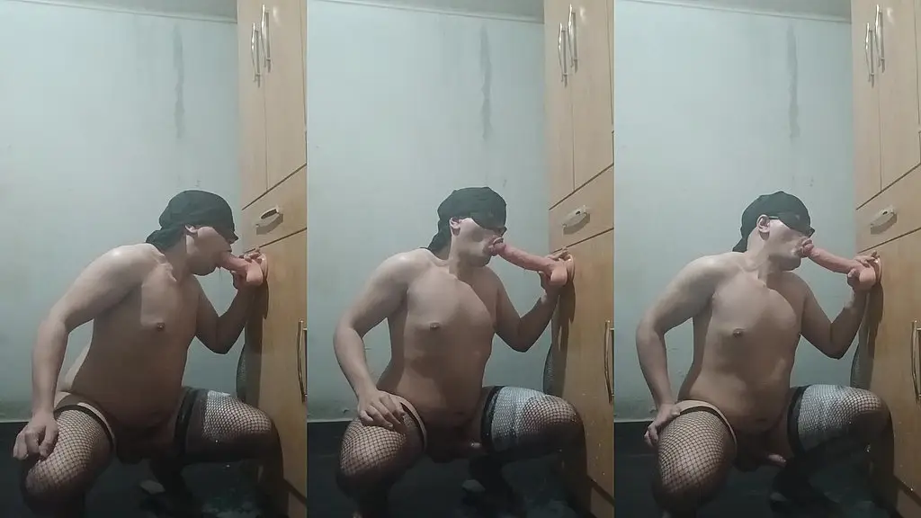 fazendo um boquete com leite, adoro isso