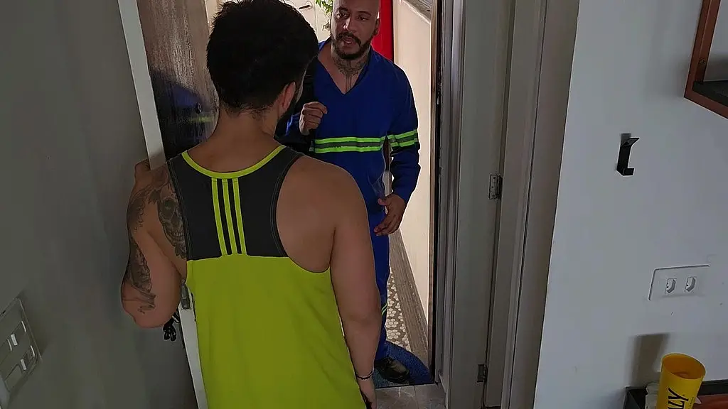 tecnico veio olhar minha internet e me socou o cabo.