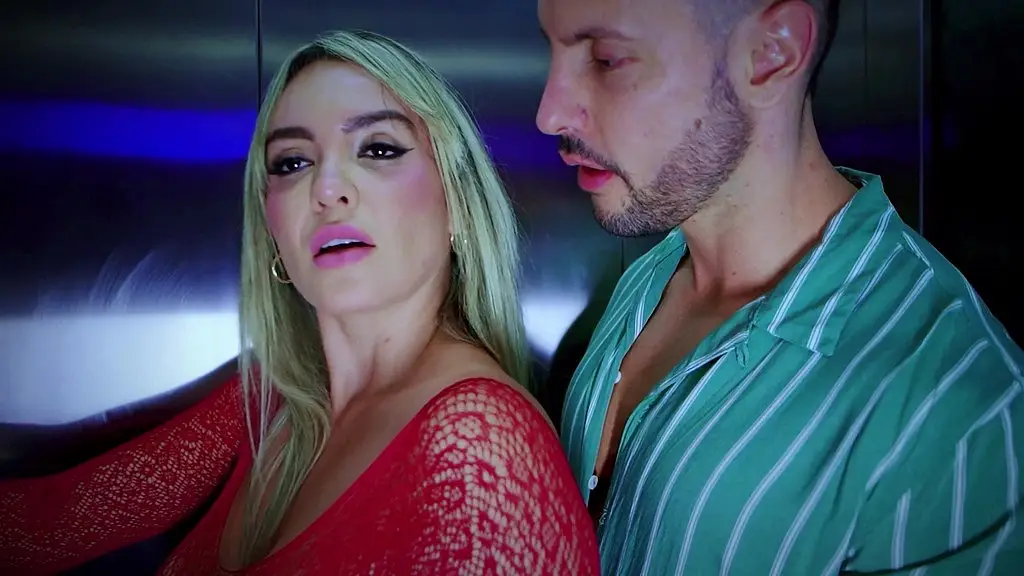 thick blonde craves muscle stud and his big meat