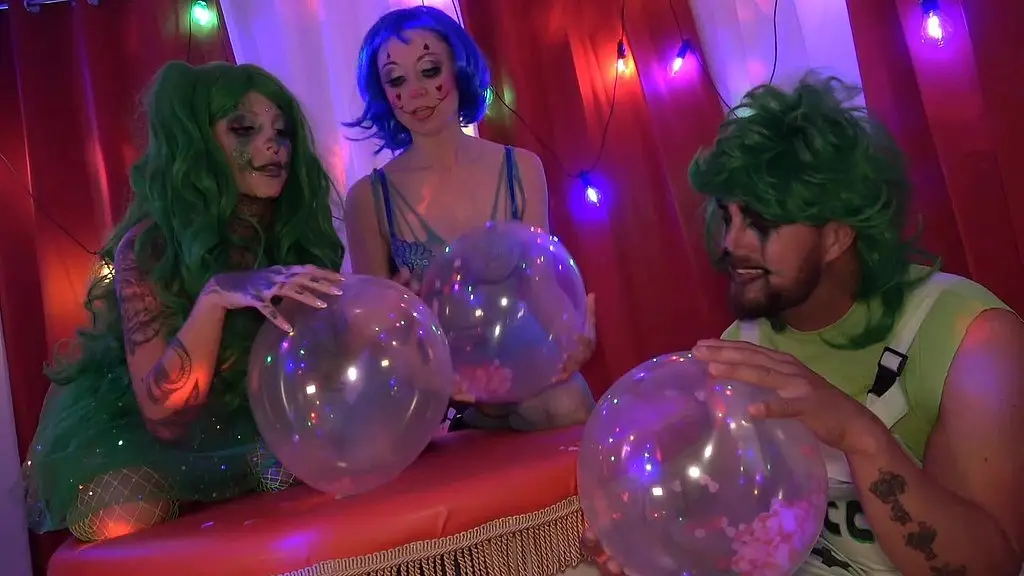 crazy clown balloon popping fun!