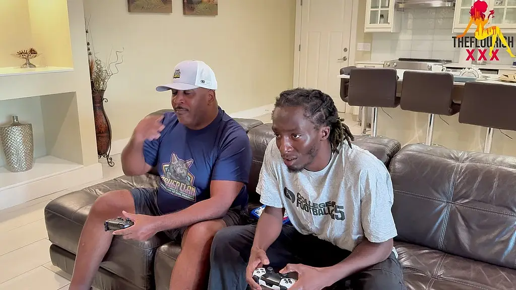 veronica cruz the squirting pie girl gets bbc threesome