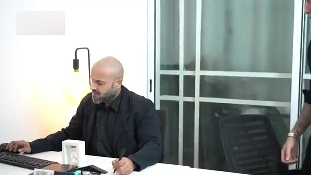 dei pro chefe enquanto comia o filho dele.