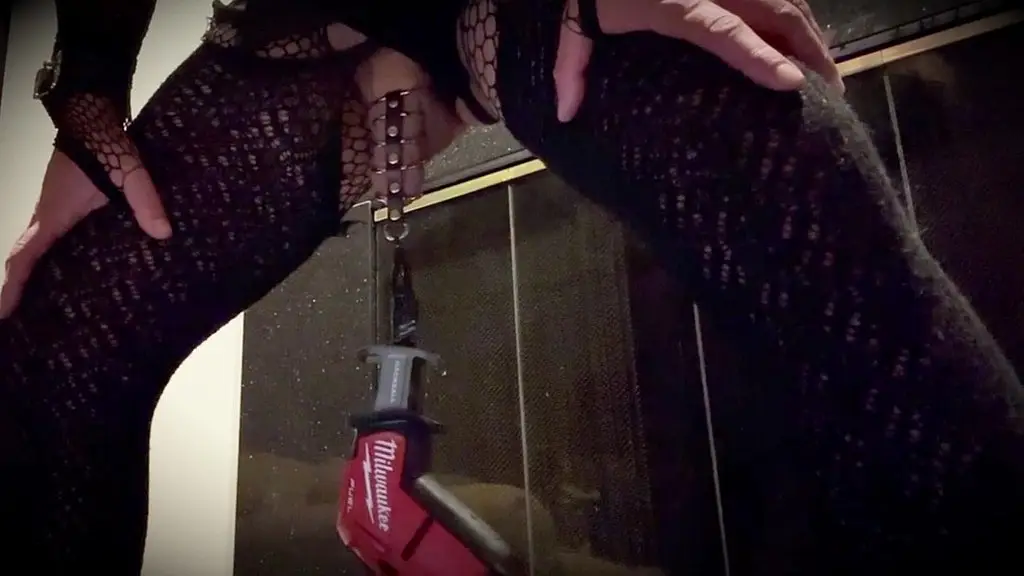 jett hoover masturbates with power tool, so excited she is not sure if she was pissing or cumming, seemed like a combination of both!