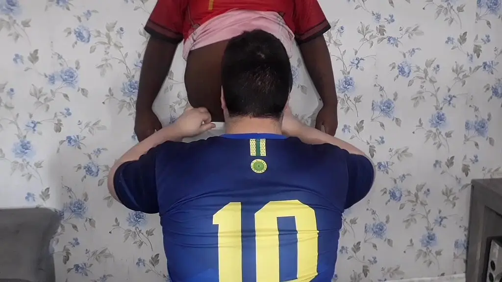 batendo bola com o urso negro depois do futebol + passando o natal fazendo troca troca com o gostoso (dobradinha completa)