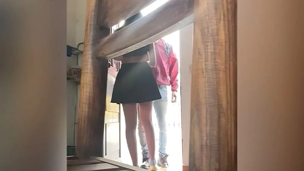 morrita mexicana trata de seducir a repartidor de comida para pagarle de otra forma y esto paso! sophia bellee! completo