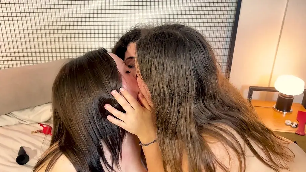 mis amigas me atan y me rompen el culo! mi novio me engana con mi mejor amiga - cum in mouth - anal