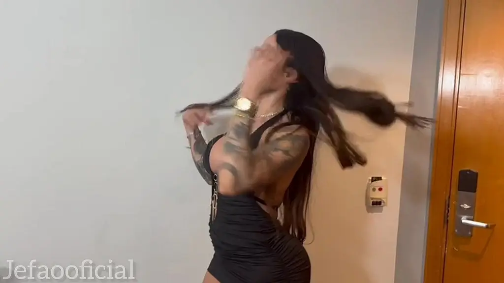 ela sempre volta pra nos foder gostoso pq a nossa quimica e surreal na tranza