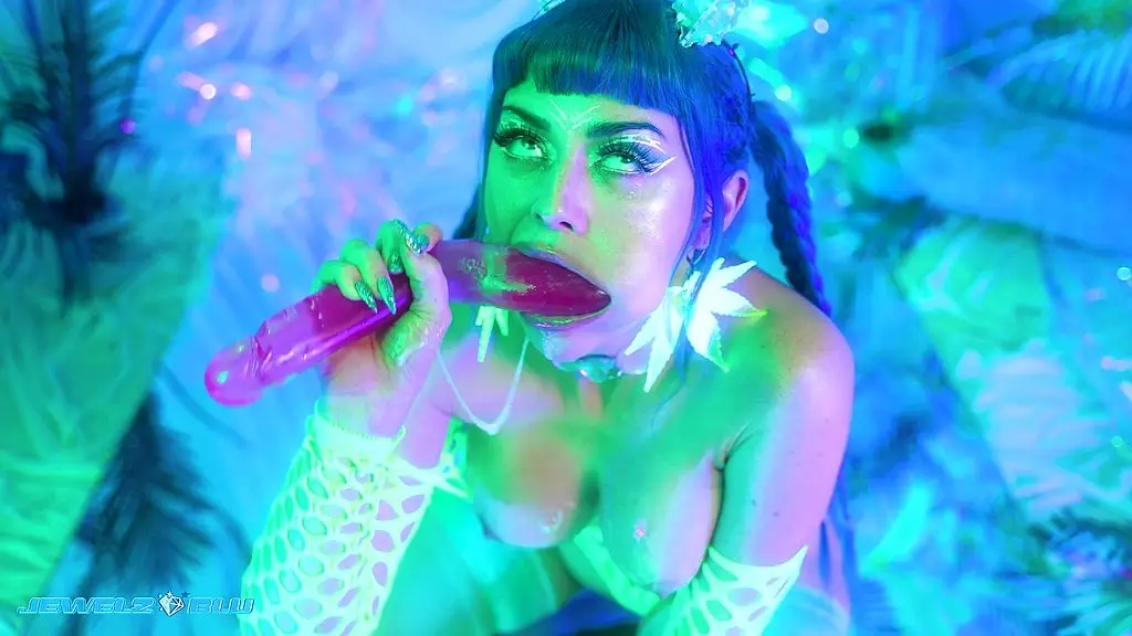 make your brain turn to goon goo while i fuck myself til i squirt with this giant fantasy dildo
