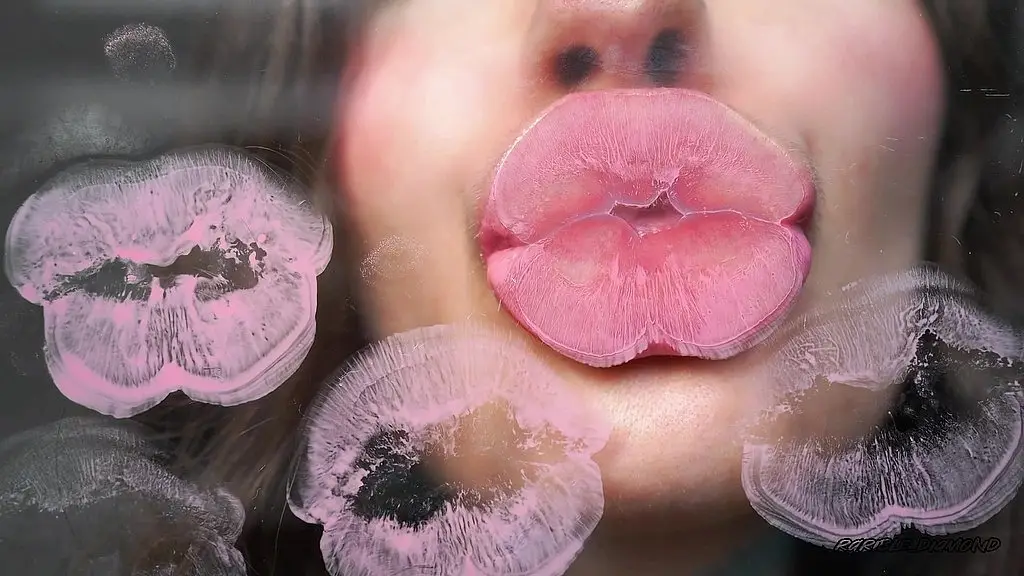 sensual creamy pink lipgloss kiss