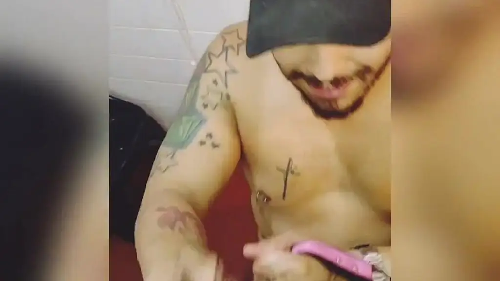 kinky chaser levando rola no encontro calor de homem