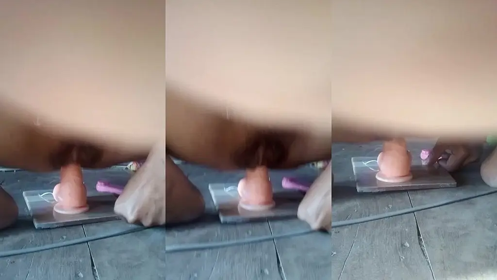 สาวไทยใช้ควยปลอมแหย่หี