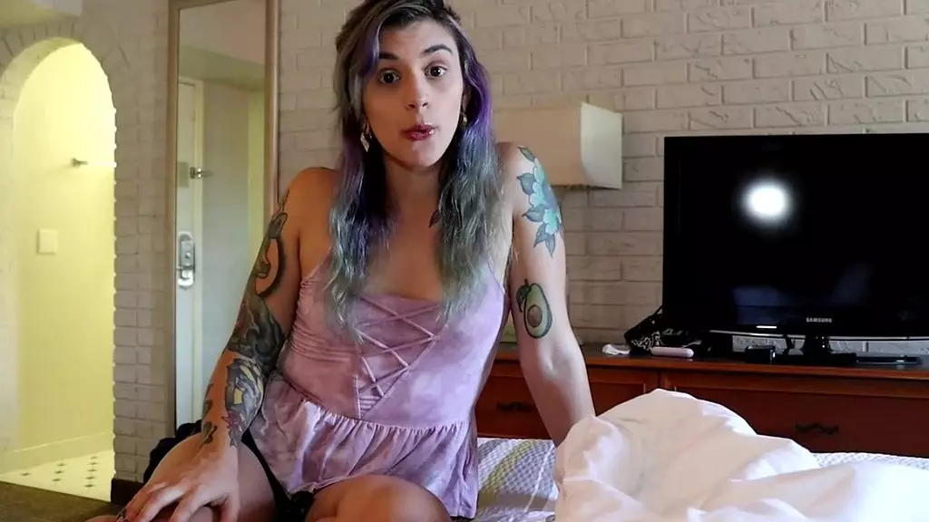 Миа, надеюсь, сводная сестра увидит твою крохотную сосиску