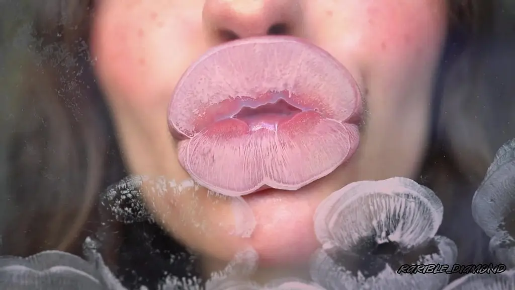 sensual creamy nude lipgloss kiss